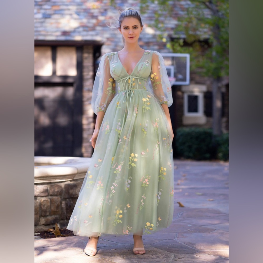 V-Neck Embroidery Tea Length Tulle Corset Floral Prom Dress